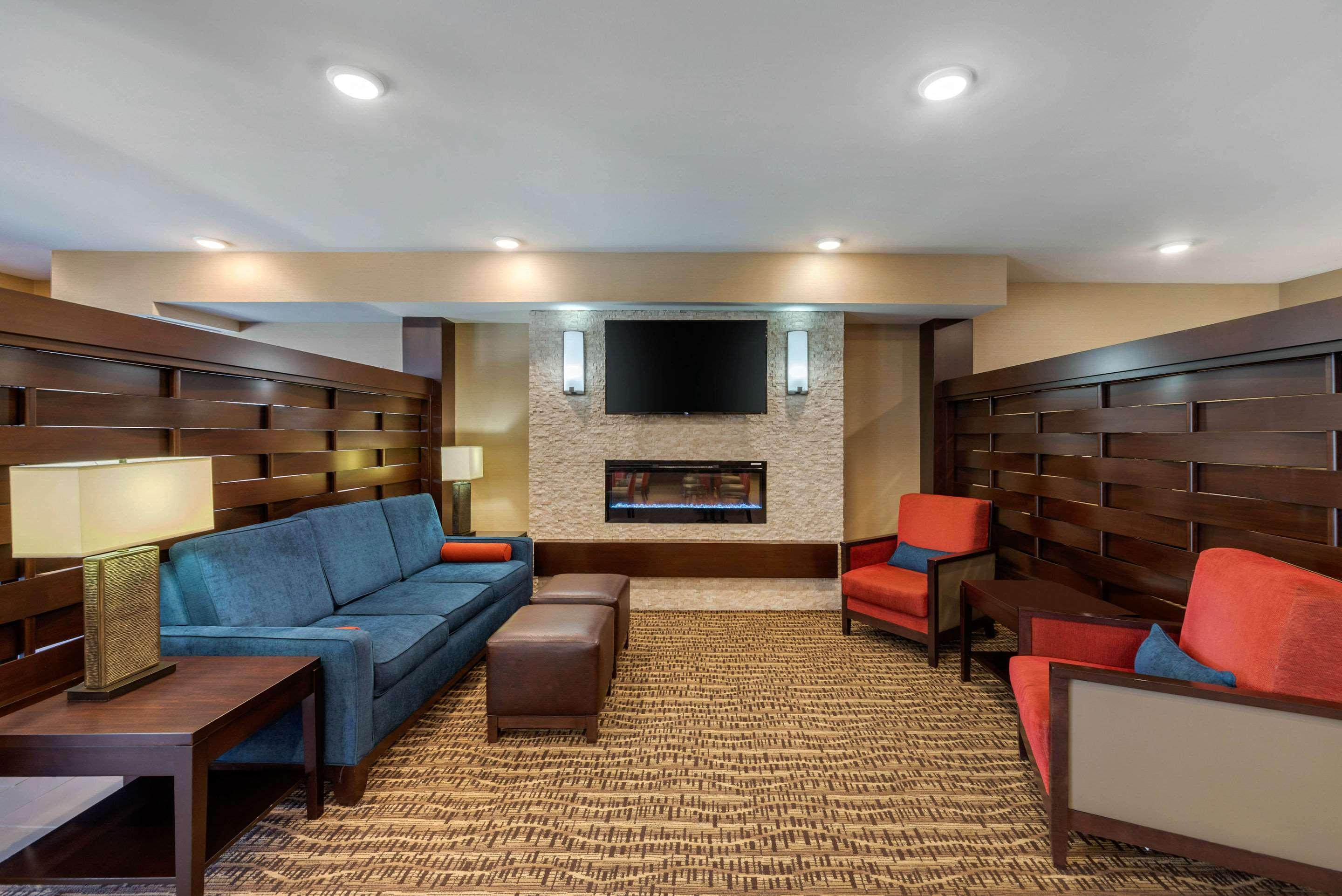 Comfort Inn & Suites Northern Kentucky Wilder Exteriör bild