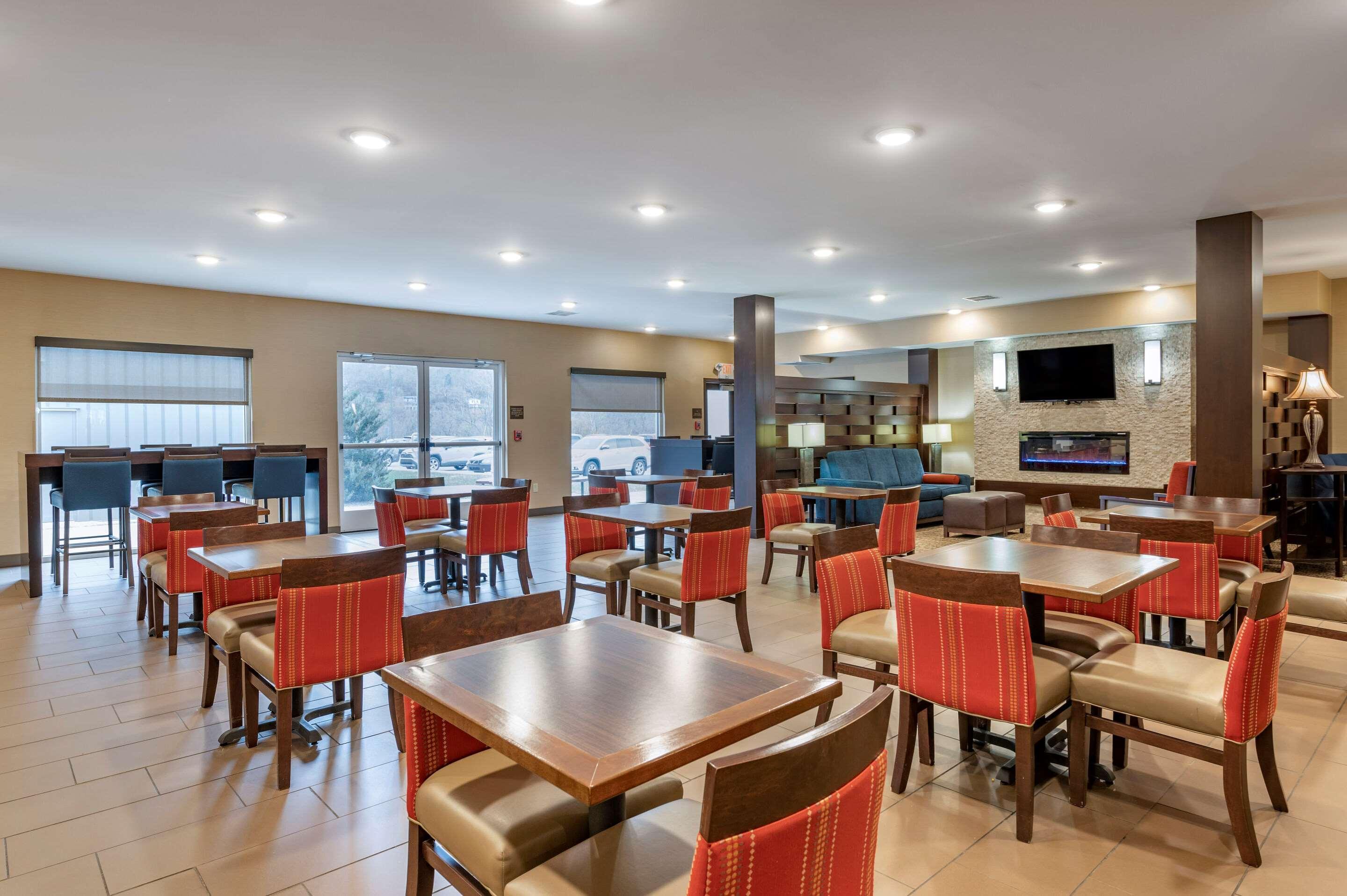 Comfort Inn & Suites Northern Kentucky Wilder Exteriör bild
