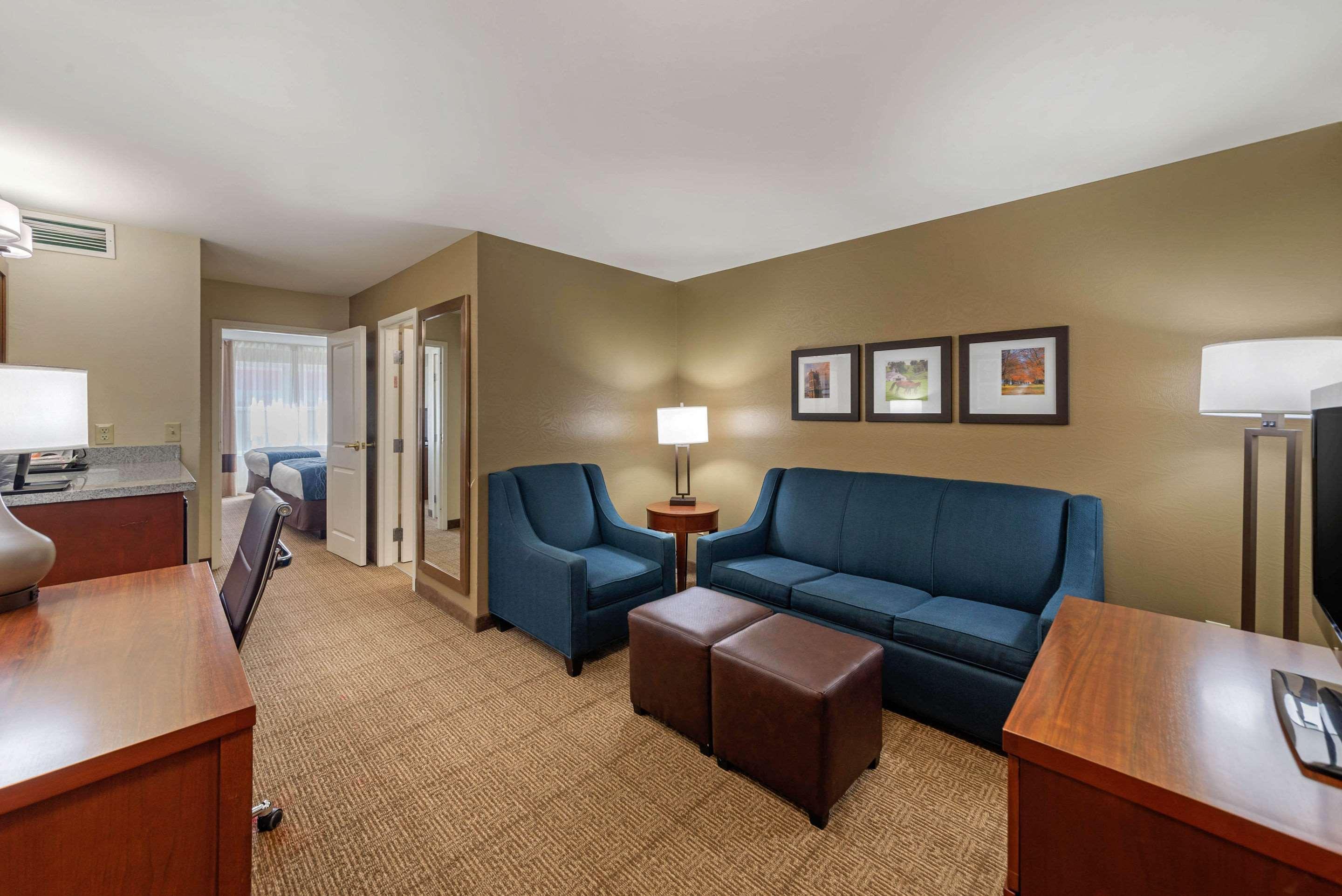 Comfort Inn & Suites Northern Kentucky Wilder Exteriör bild