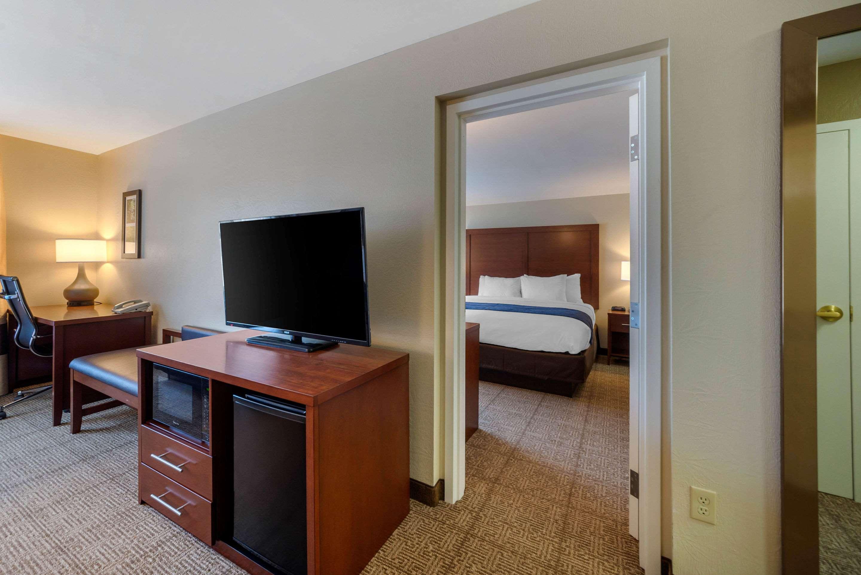 Comfort Inn & Suites Northern Kentucky Wilder Exteriör bild